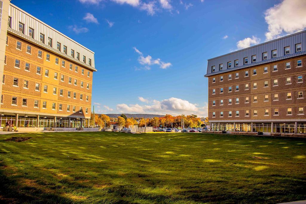 Memorial University Сент Джонс Екстериор снимка