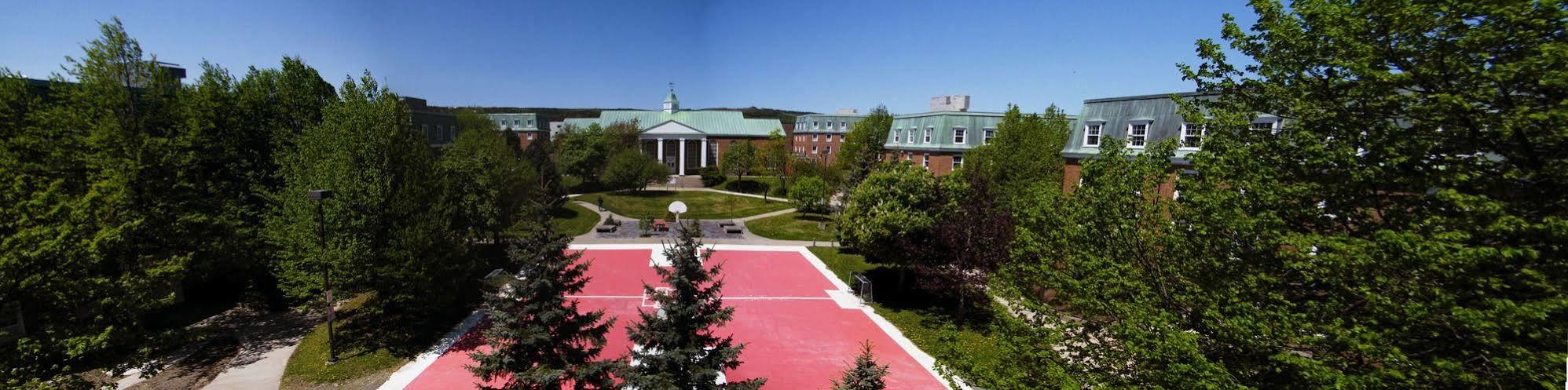 Memorial University Сент Джонс Екстериор снимка