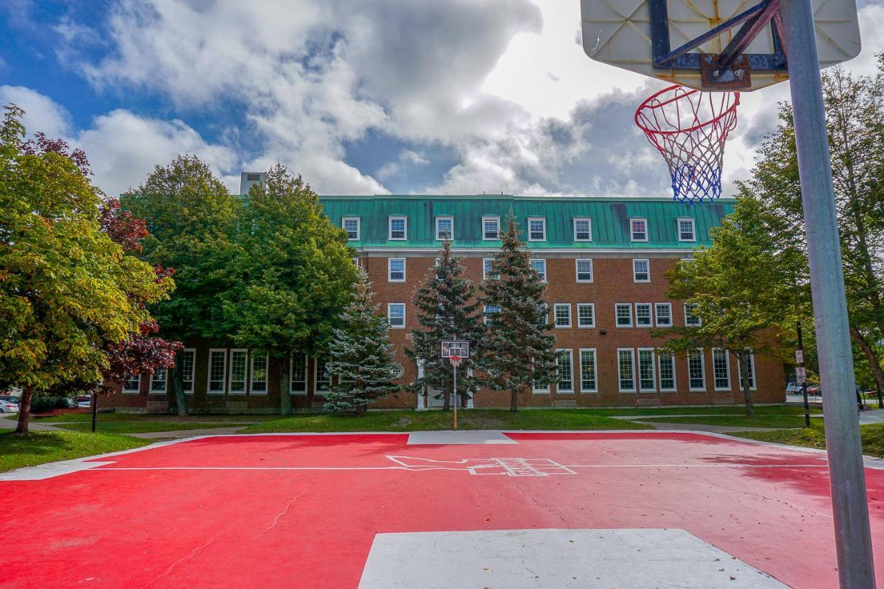 Memorial University Сент Джонс Екстериор снимка